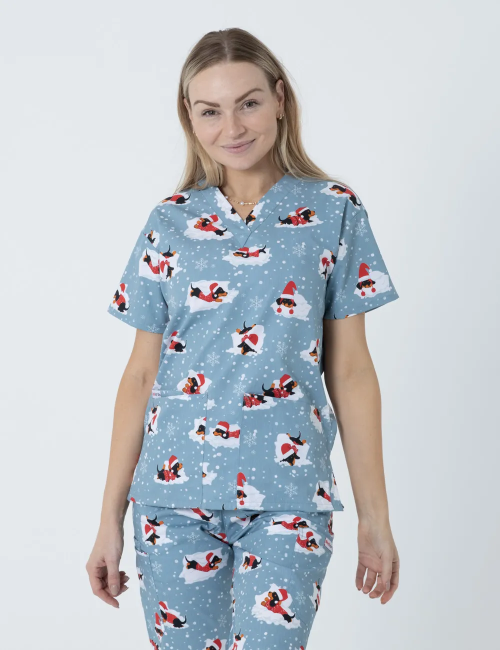 Dachshund Doggy Christmas Snuggles Classic Scrub Top (Unisex)